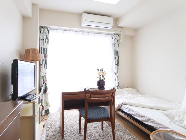 居心地の良い明るい居室 居室 窓からの自然光があふれる快適な居室です。個々のニーズに合わせた生活空間をご提供しています。
