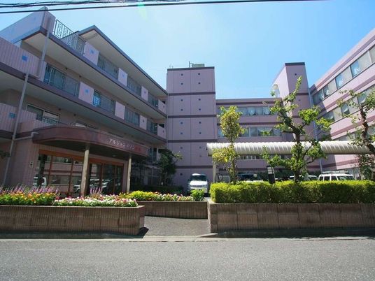 建物正面の外観  