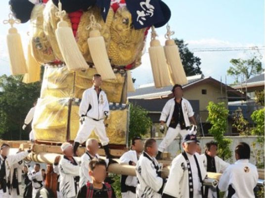 祭り行列の参加者たち