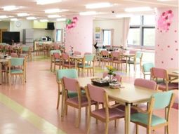 明るい食堂空間