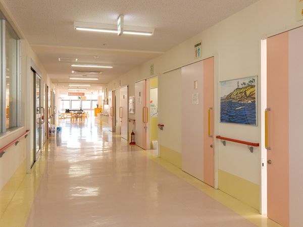 明るい廊下の様子
