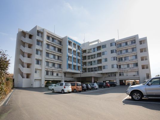 広々とした外観の建物