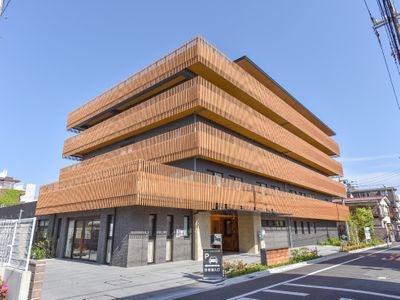 モダンな建物の外観