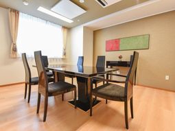 明るいダイニングスペース