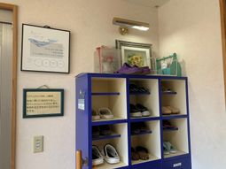 靴箱が並ぶ玄関