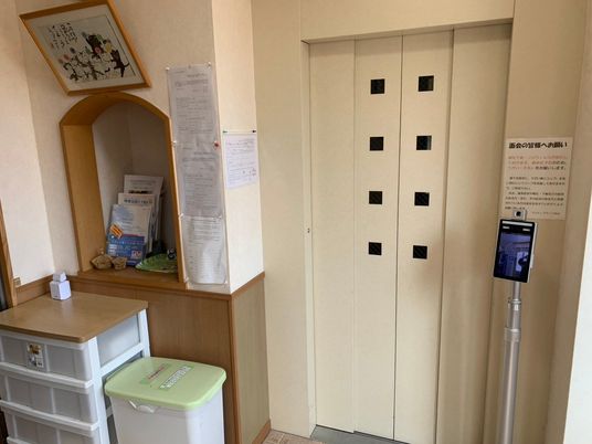清潔なエレベーター