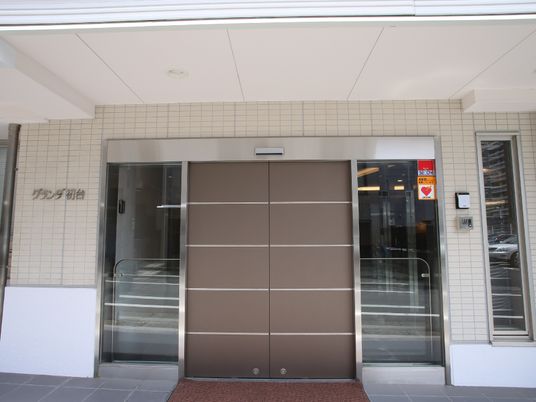 清潔感あるエントランス