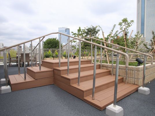 屋外のリハビリ訓練施設