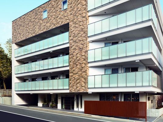 モダンな建物の外観