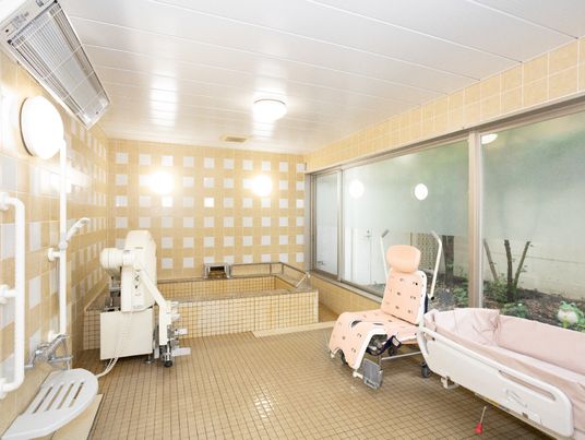 快適な設備の浴室