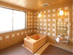 落ち着いた色の浴室