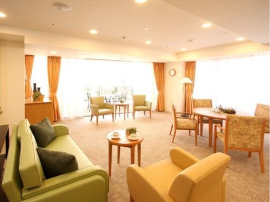 明るく広々とした共有リビング