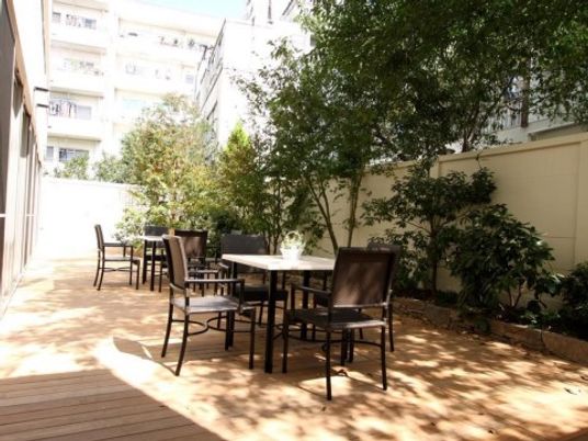 中庭にある休憩スペース