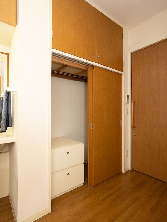 居室のクローゼットと扉