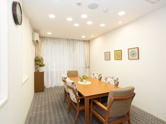 快適な居室のテーブルセット