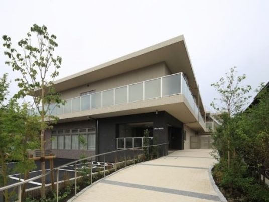 モダンな建物の外観