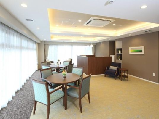 明るい共有スペースの場