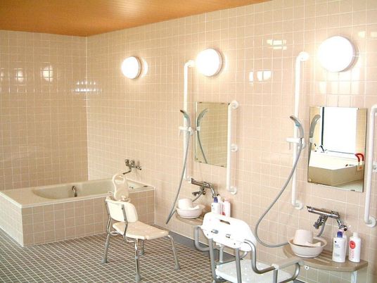 バリアフリーの浴室設備