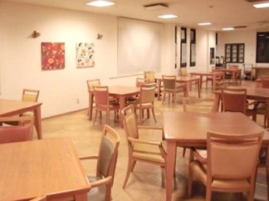 ダイニングの椅子とテーブル