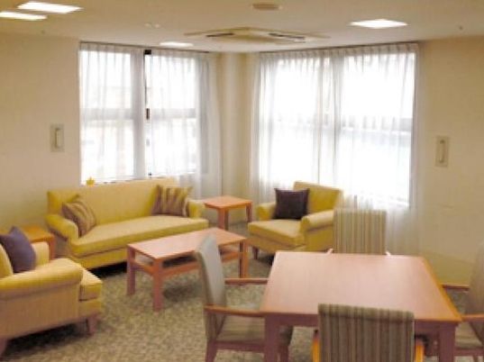 ゆったりとした居心地のラウンジ