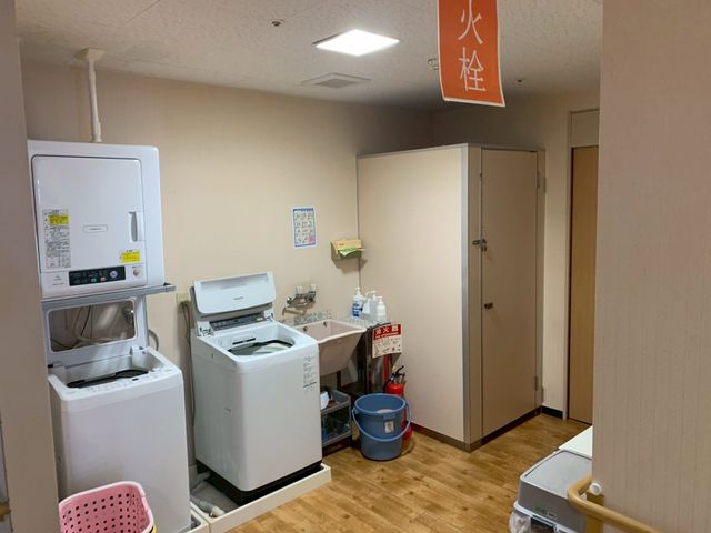 ランドリー室 コインランドリー 使いやすい配置のランドリー室です。設備が整っており、日常の洗濯をサポートします。
