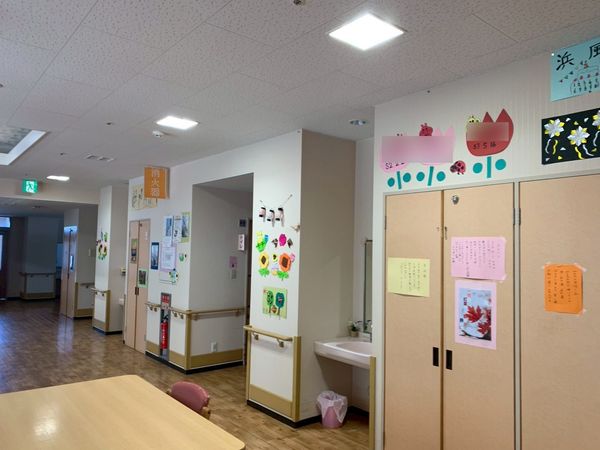 明るい様子の廊下