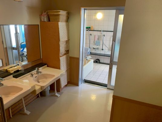 広く清潔な洗面台