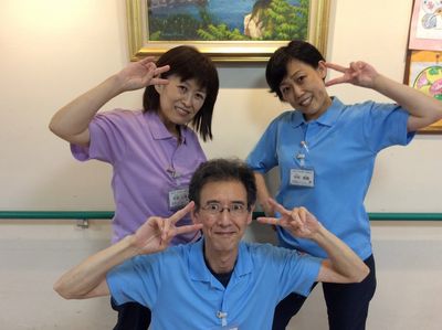 笑顔のスタッフ三名
