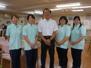 スタッフ集合のリビング  