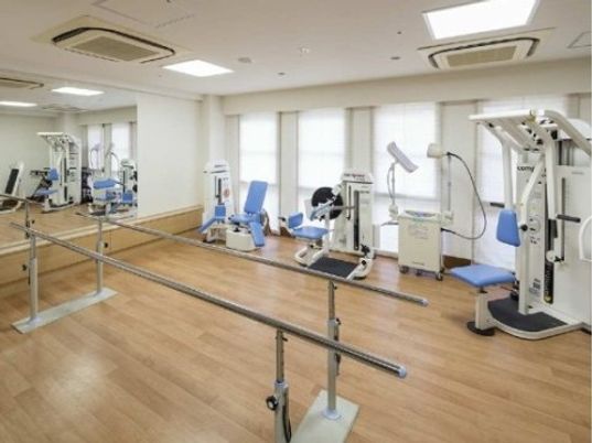 機能訓練用器具が整う部屋
