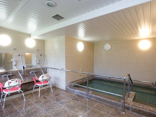 広々とした浴室設備