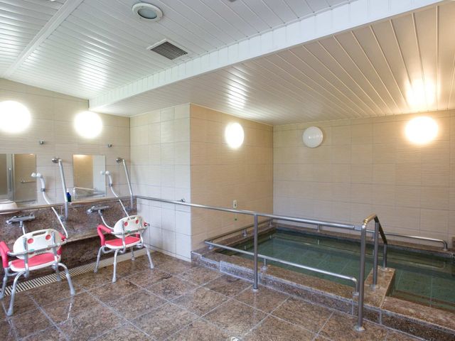 広々とした浴室設備