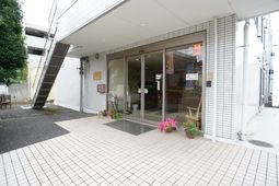 エントランスと植物