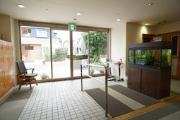 エントランスの明るい空間