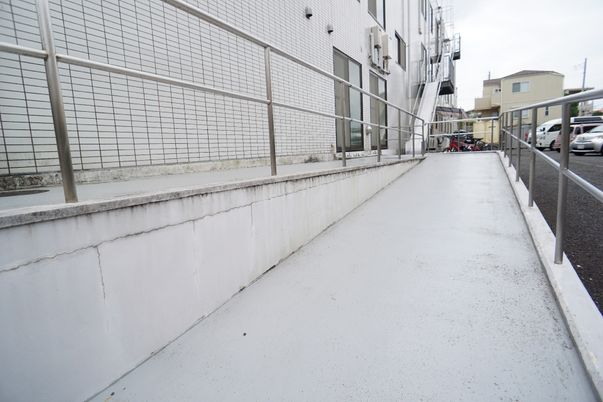 安全なスロープ通路