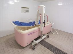 快適な設備の浴室