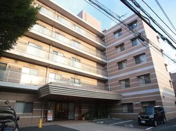 多階層の建物の外観