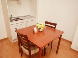 シンプルなダイニングセット