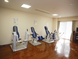 トレーニング器具が置かれた部屋