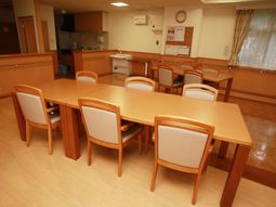 食堂のテーブルと椅子