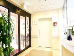 エントランスの明るい空間