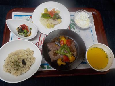 スタッフ外観立ち姿