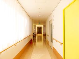 明るい廊下の一角