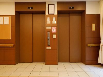 清潔感あるエレベーターホール