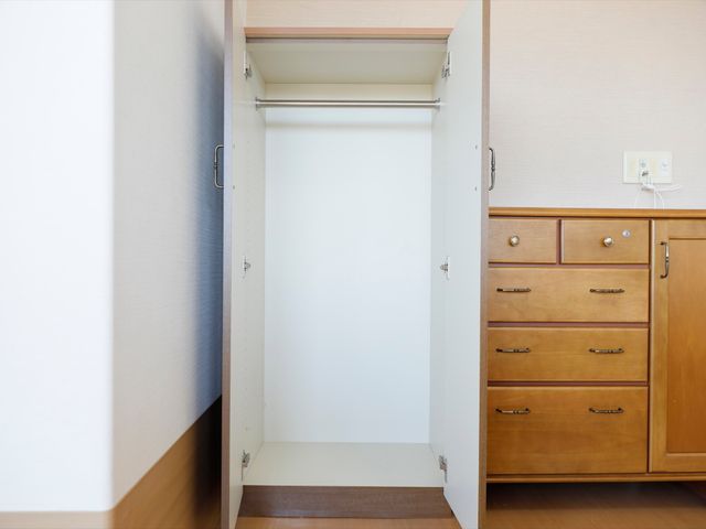 整頓された居室のクローゼット