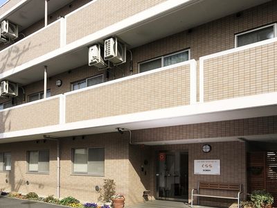 清潔感のある建物のエントランス