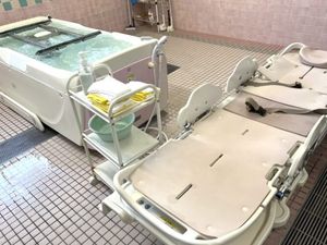 入浴用ベッドの浴室  