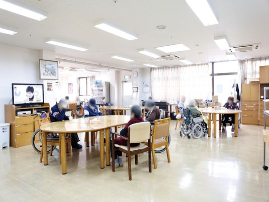明るい共有ダイニング