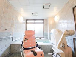 バリアフリーな浴室設備