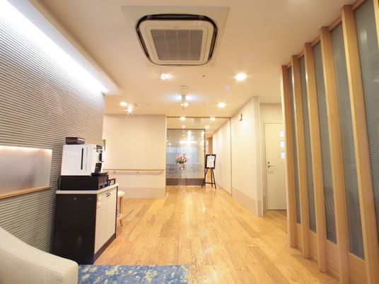 明るい室内のエントランス